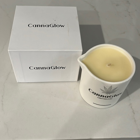 CannaGlow Candle - Picture 1 of 4